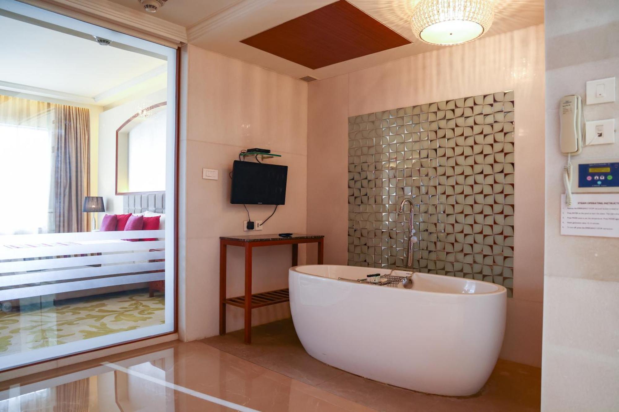 Balaji Sarovar Premiere Solapur Ngoại thất bức ảnh