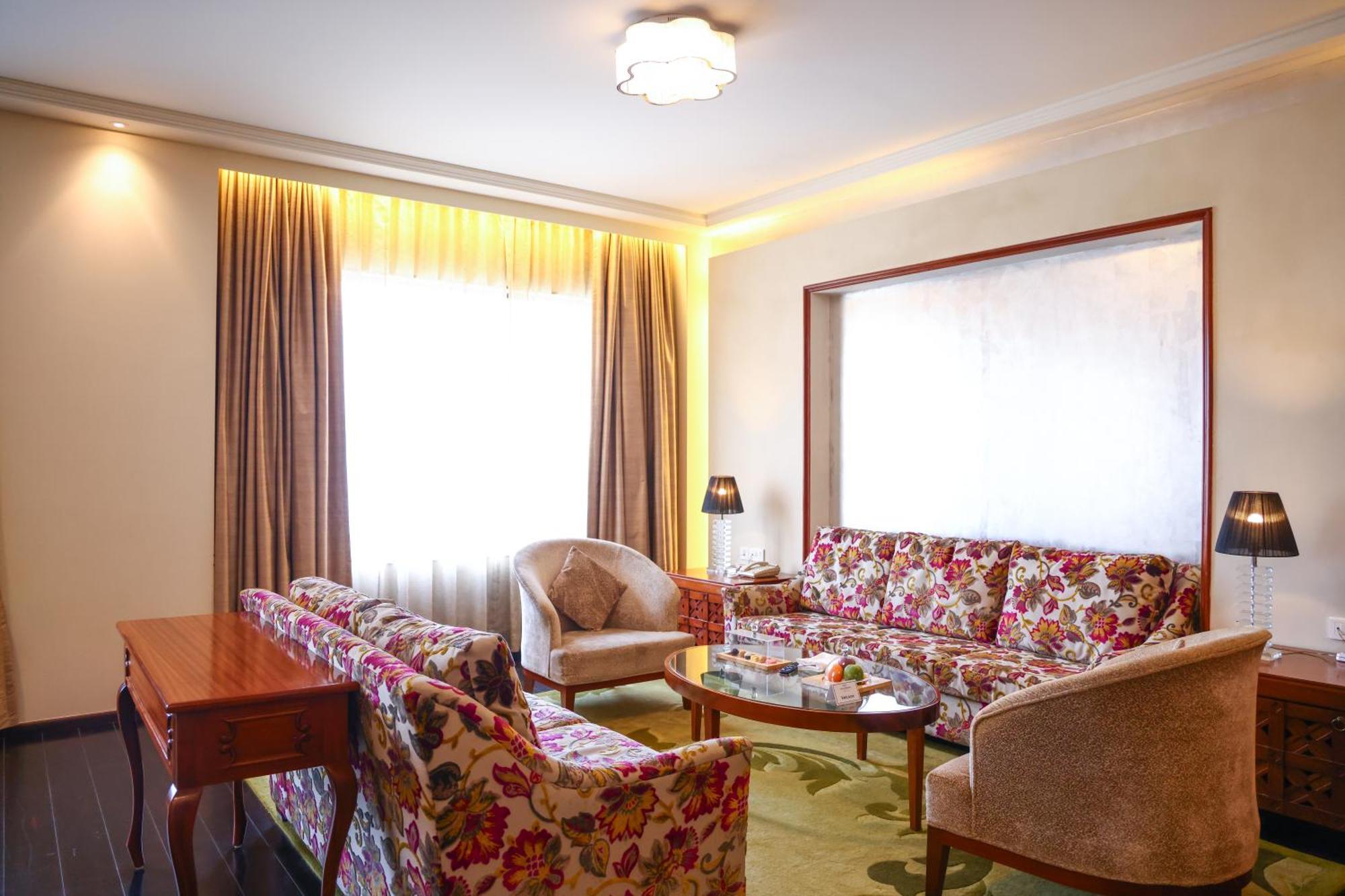 Balaji Sarovar Premiere Solapur Ngoại thất bức ảnh