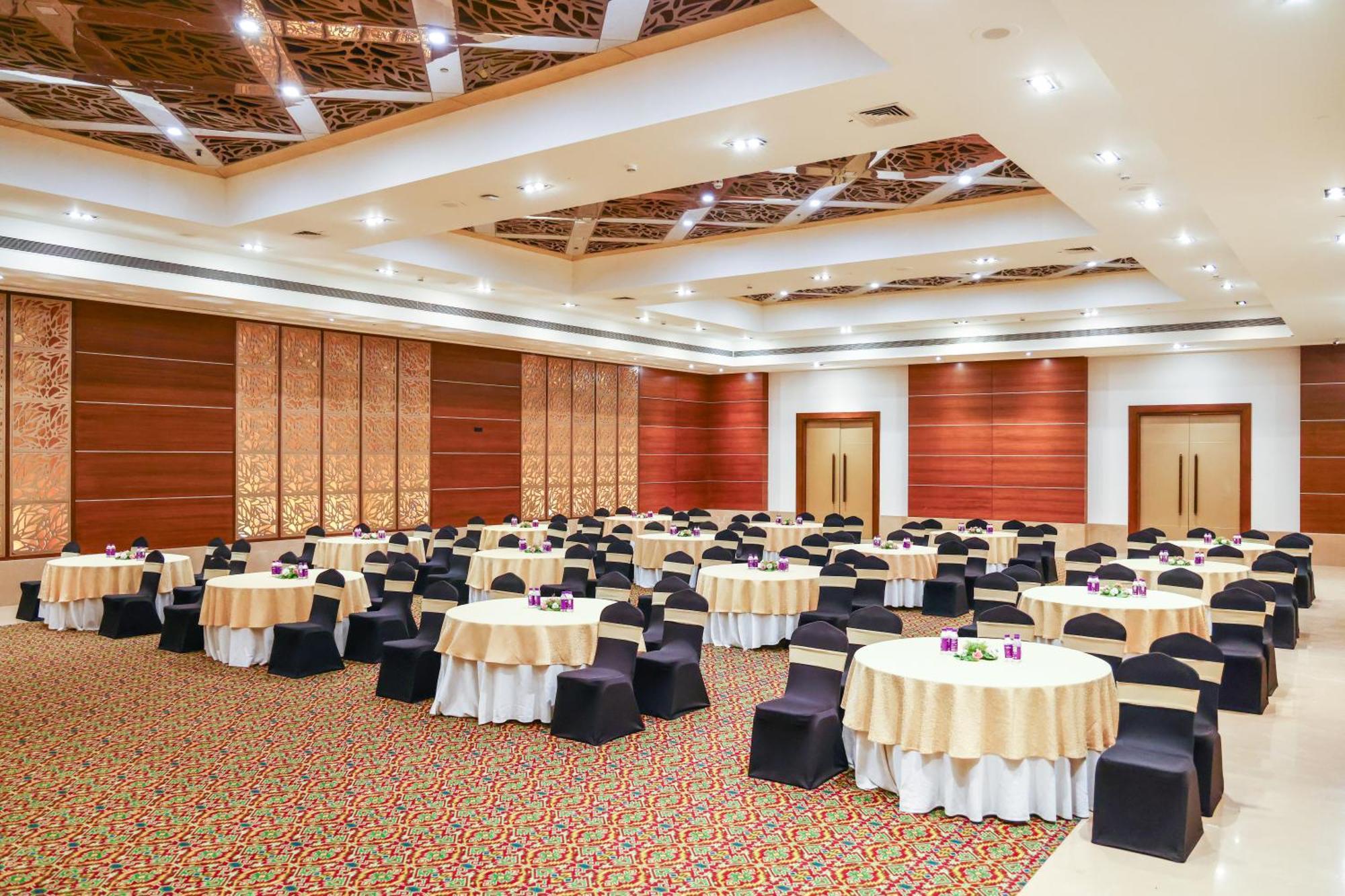 Balaji Sarovar Premiere Solapur Ngoại thất bức ảnh