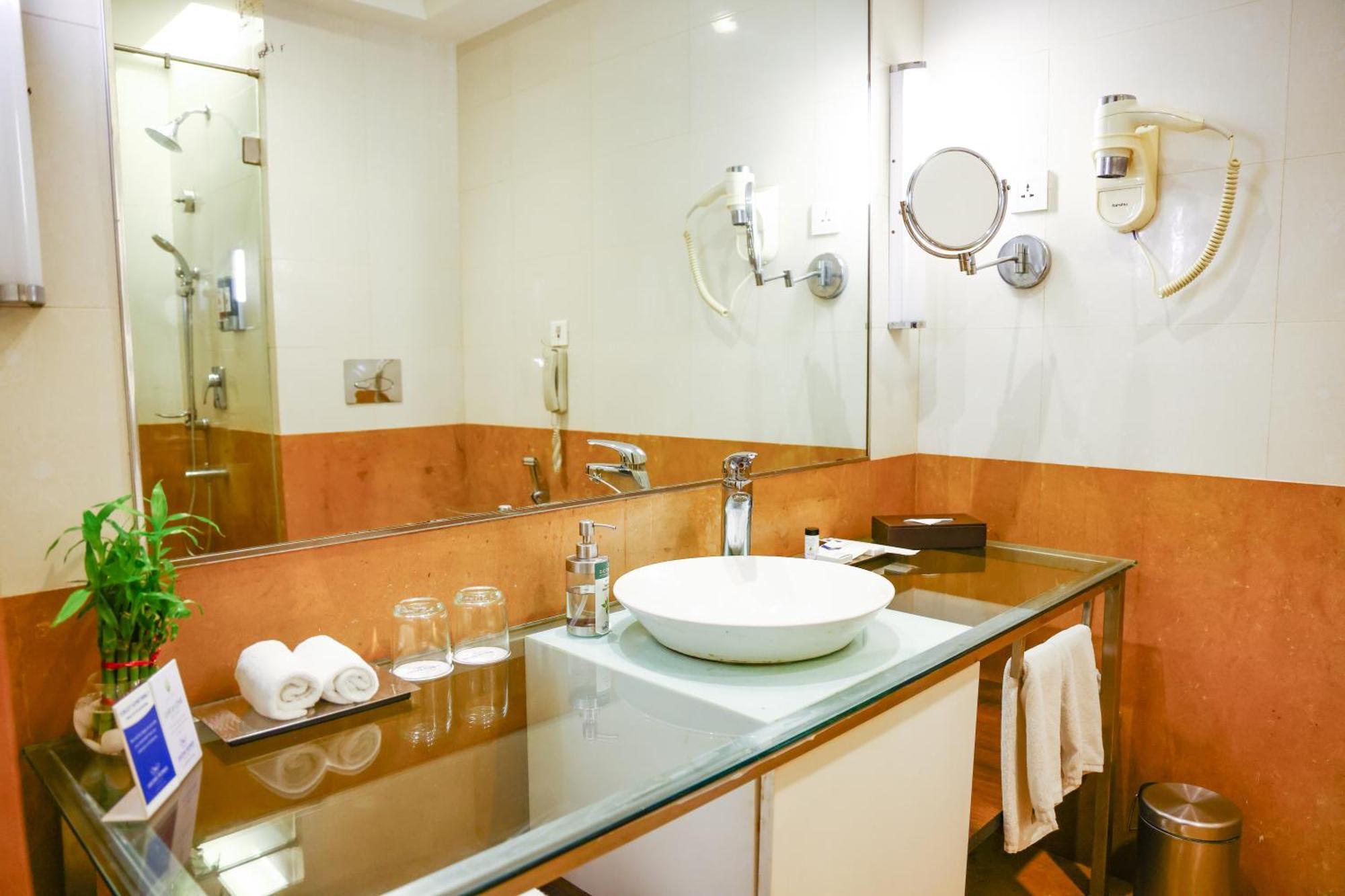 Balaji Sarovar Premiere Solapur Ngoại thất bức ảnh
